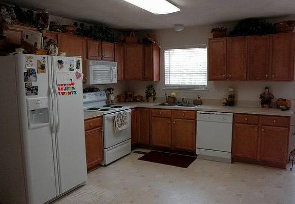 3rd image of 592 E Poplar Branch Rd