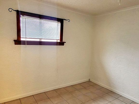 4th image of 1129 S Stratton Ln
