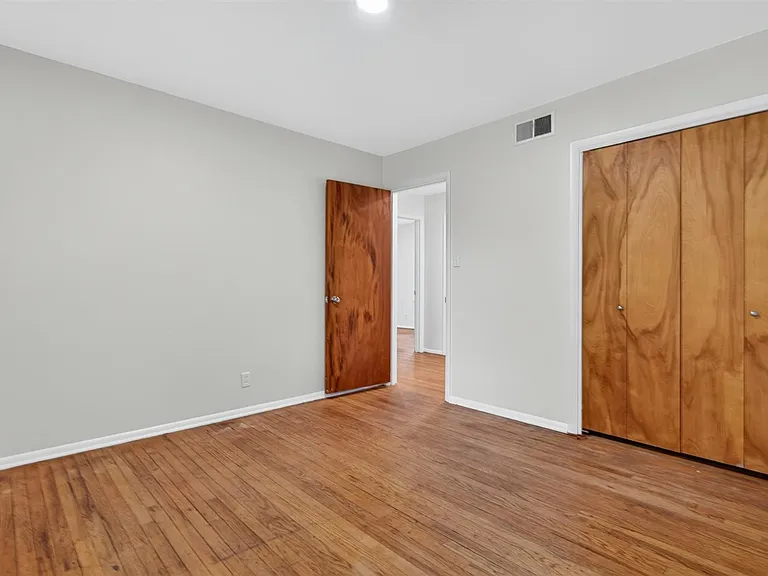 366 SE Wilshire Ave — Photo 10