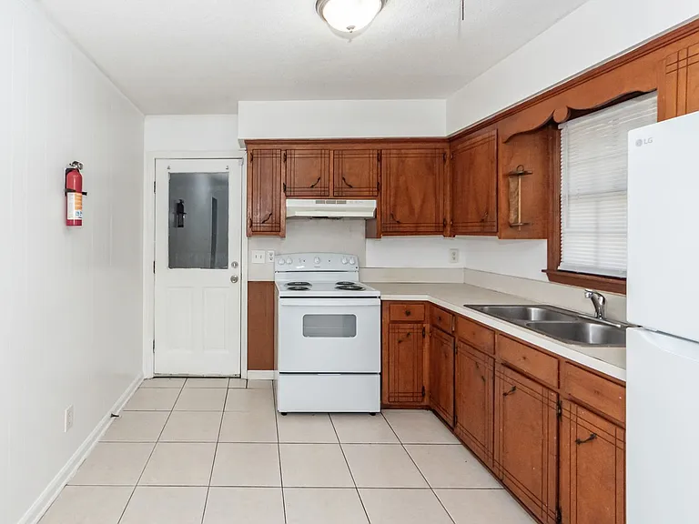 107 Greenhurst Ave — Photo 10
