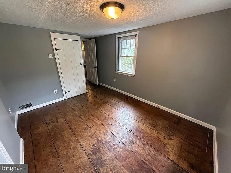 1094 Kings Hwy — Photo 12