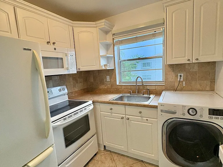 48 Bedford Ct #B — Photo 7