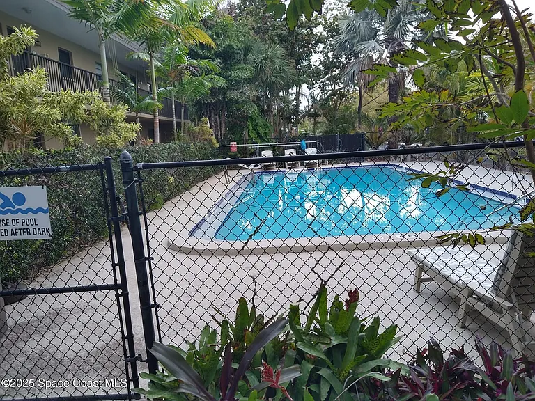 1020 Pinetree Dr #8 — Photo 30