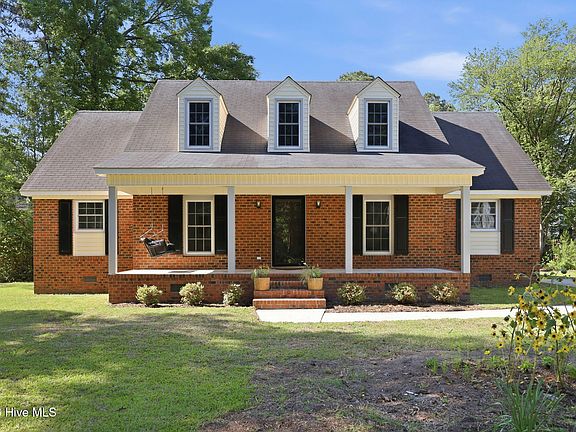 3rd image of 405 Cedarhurst Road