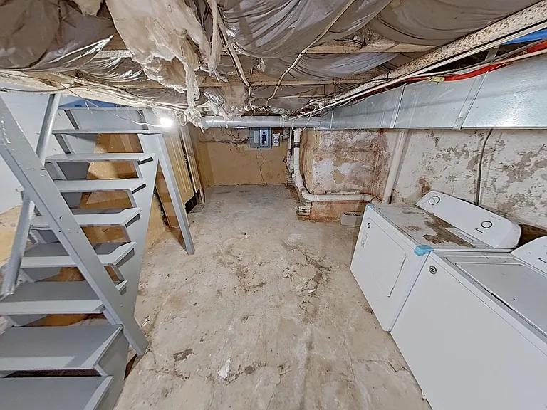 2255 N Cleveland St — Photo 9