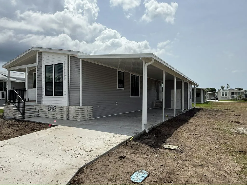 3 bed, 2.5 bath, 1460 sqft, $1,629 — Photo 3
