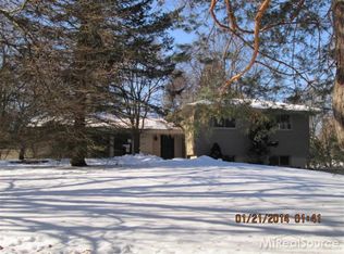 1620 Northumberland Dr, Rochester Hills, MI 48309