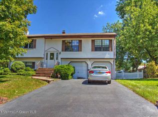 14 Volt Pl, Middletown, NJ 07748