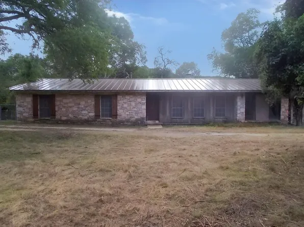 214 Lakeway Dr, Kerrville, TX 78028