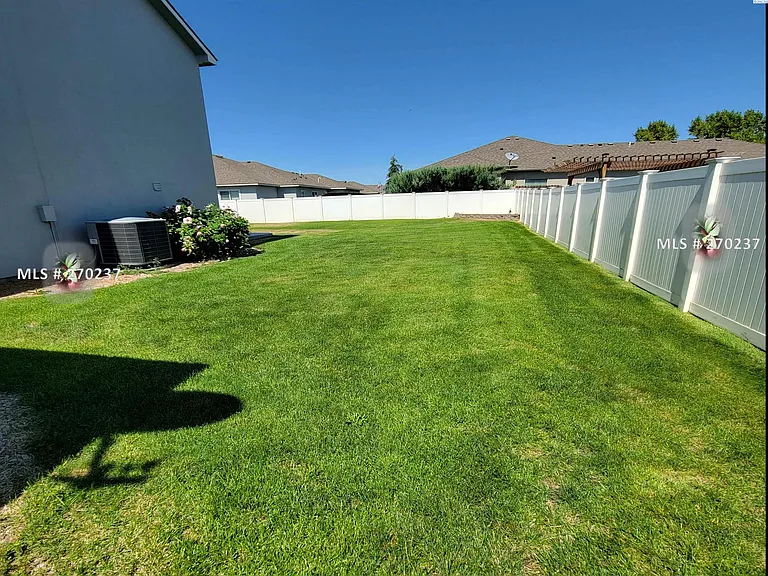 1815 Sunshine Ave — Photo 30