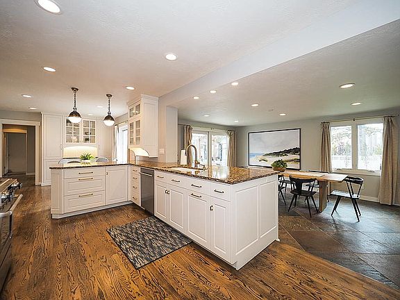5th image of 2060 E Marwood Dr