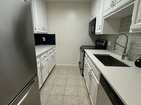 5th image of 35 Nathan Ln N APT 121