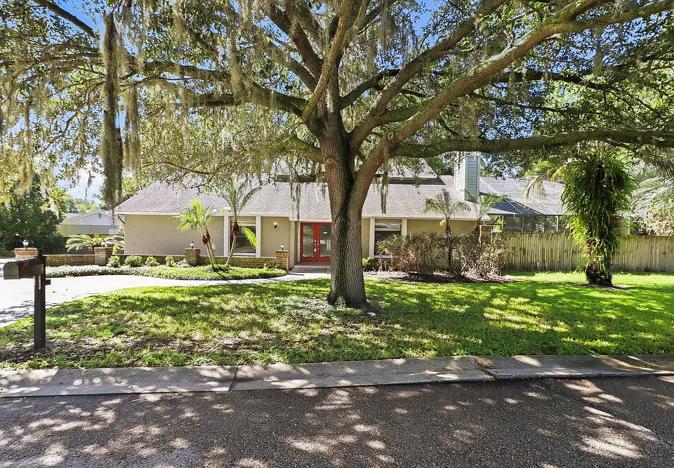 1902 Lake Platt Ln