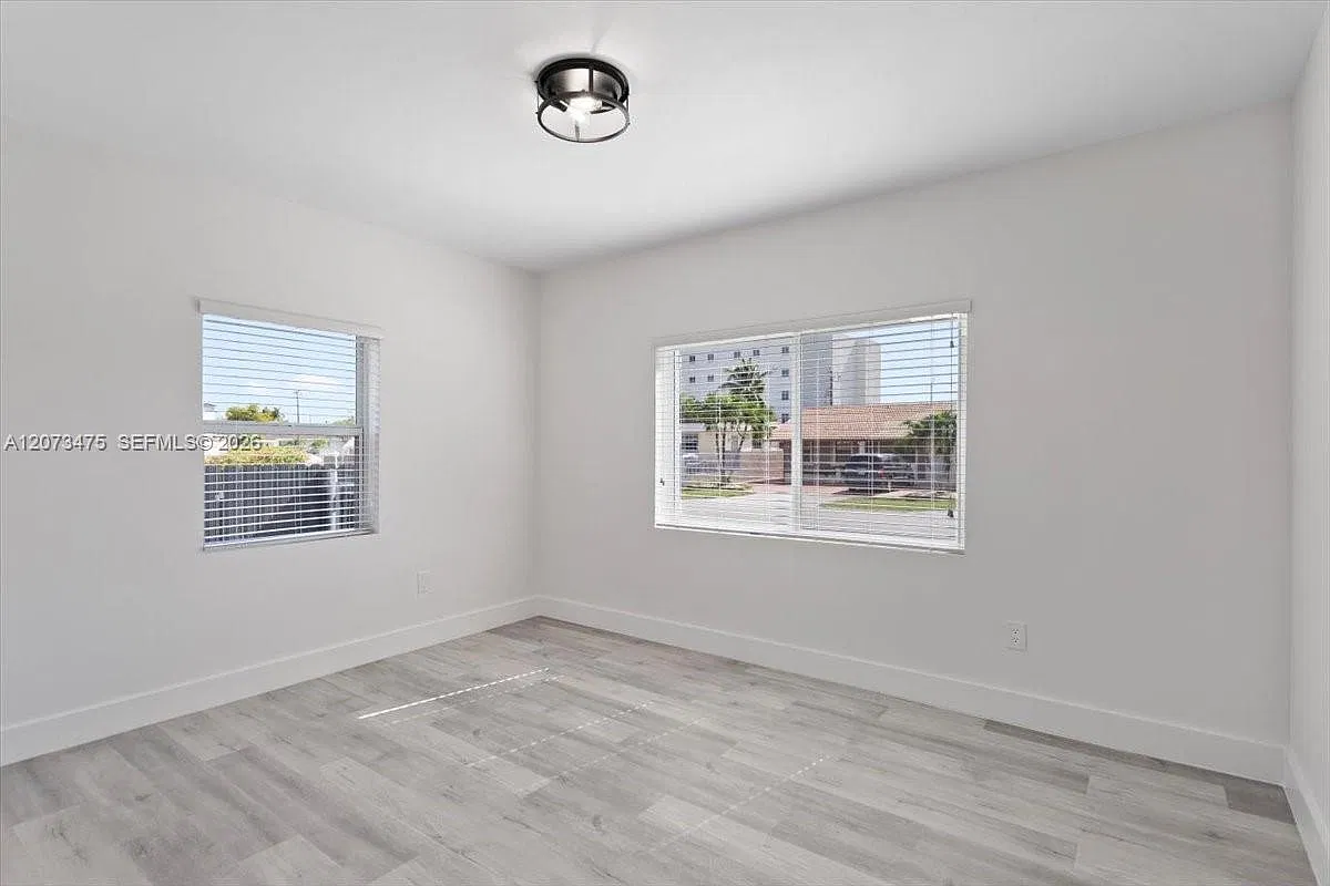 3 bed, 1090 sqft, $3,350 — Photo 4