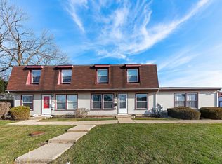 1960 Liberty Pl, Hoffman Estates, IL 60169