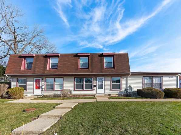 1960 Liberty Pl, Hoffman Estates, IL 60169