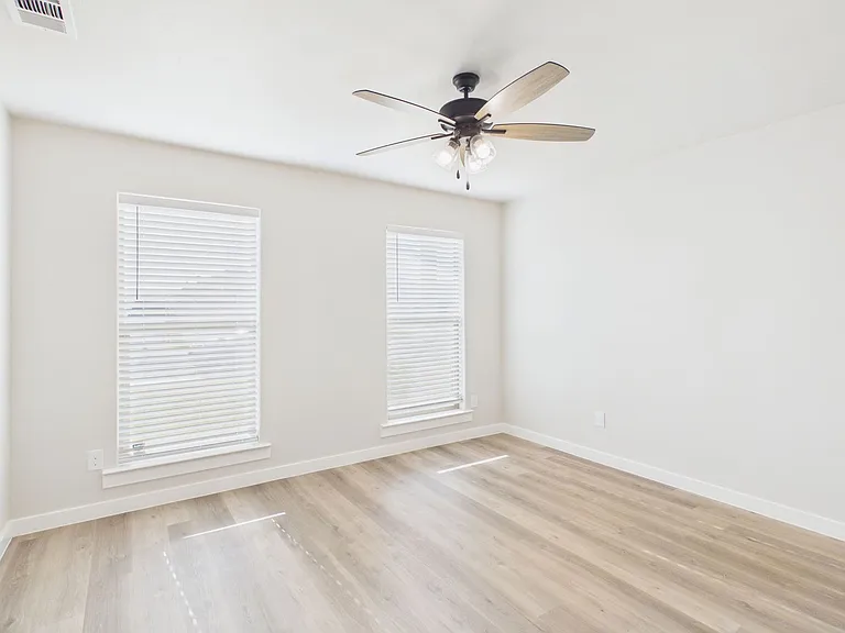 3102 Swenson St — Photo 16
