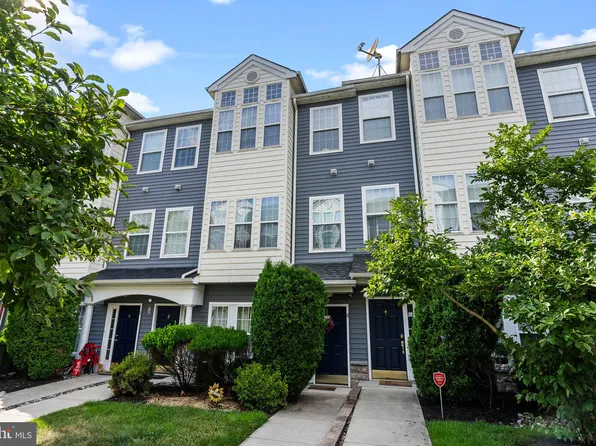 8 Swan Ct, Delanco, NJ 08075