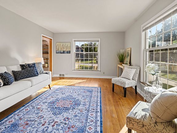 Bright, sunny living room