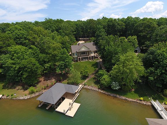 3rd image of 454 Waverly Ln