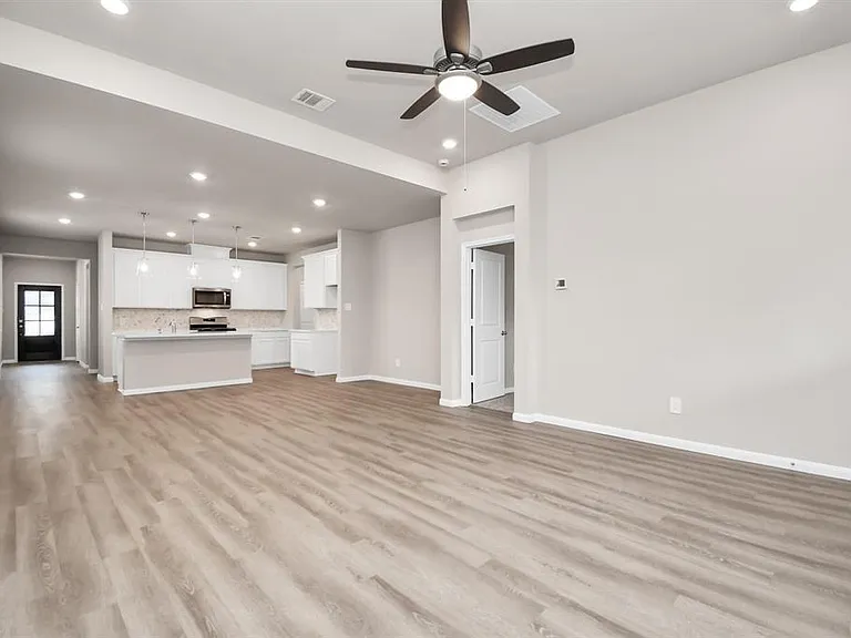 5810 Linda Cove Ln — Photo 10
