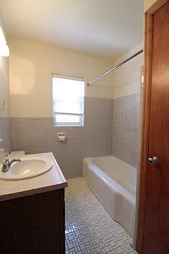 417 44th St — Photo 11