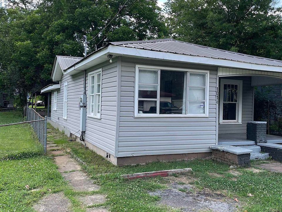 2nd image of 1014 19th Pl SW