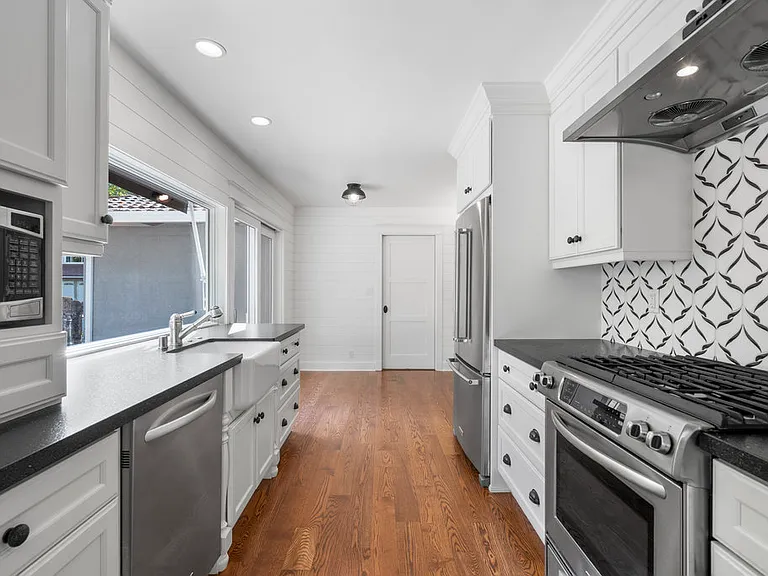 648 Tunbridge Rd — Photo 13