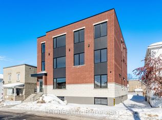 319 Shakespeare St #8, Ottawa, ON K1L 5M1