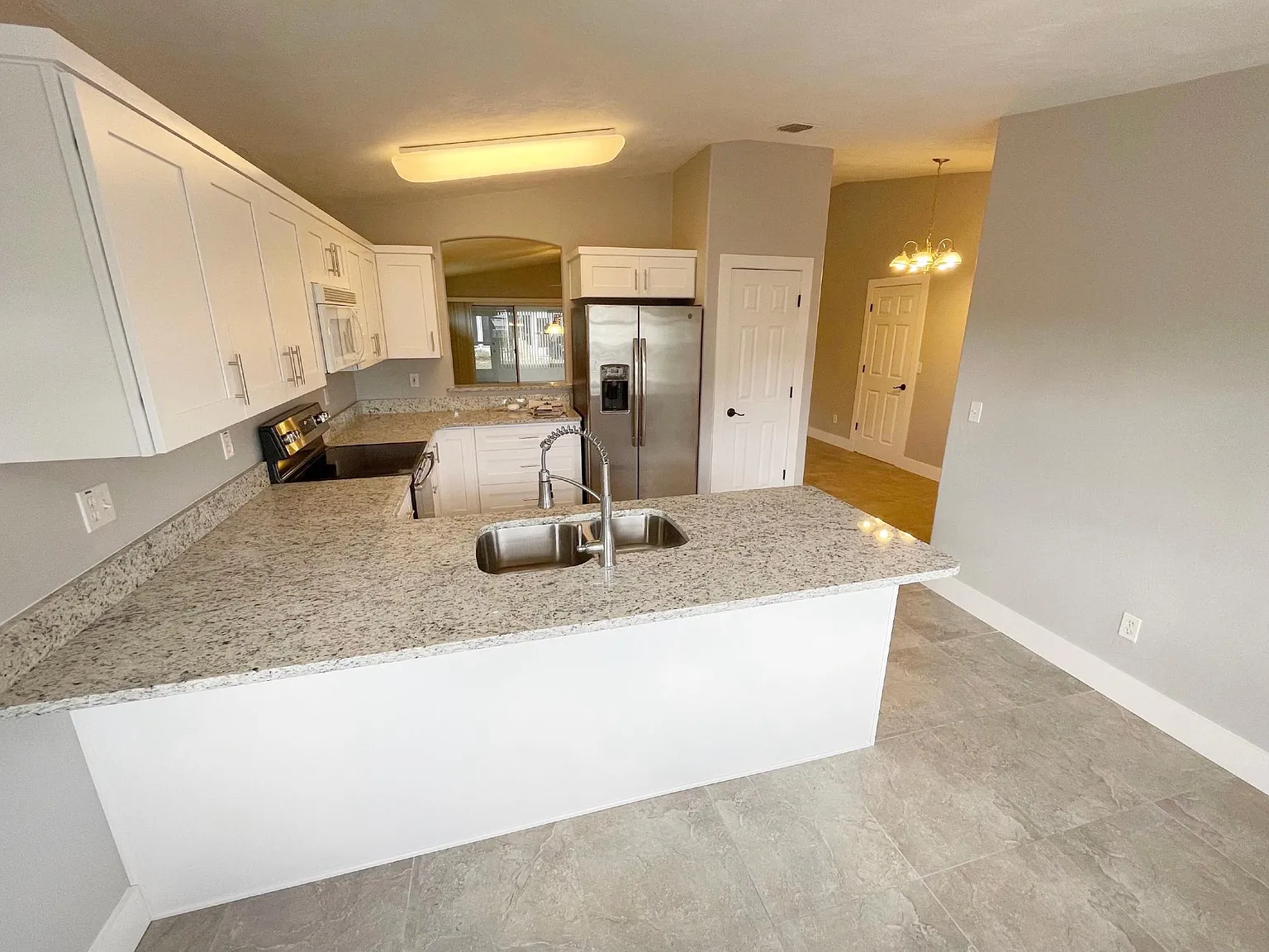664 Wellesley Ct — Photo 2
