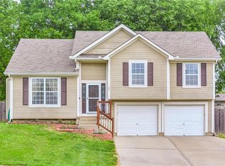 104 Echo Ridge St, Buckner, MO 64016