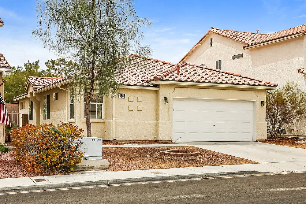 3 bed, 2.0 bath, 1389 sqft, $2,050 — Photo 3