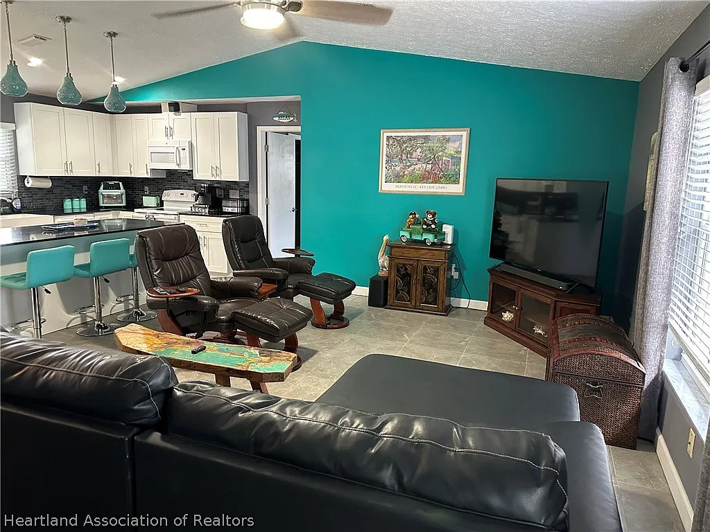 2 bed, 2.0 bath, 1487 sqft, $2,000 — Photo 4