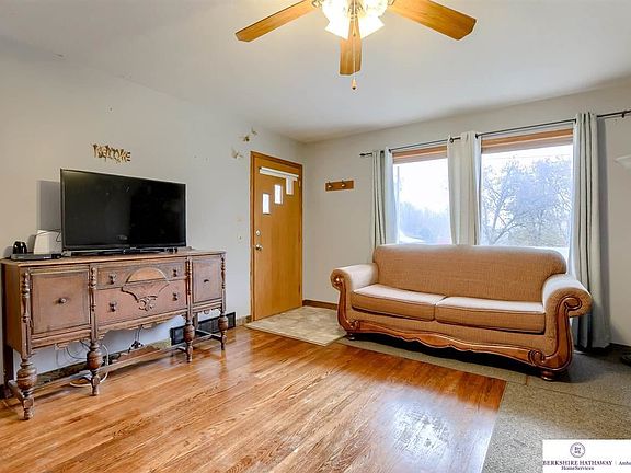 3rd image of 1009 9th Ave