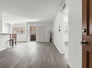 5349 Newcastle Ave, Encino, CA 91316