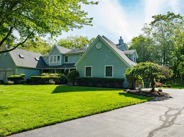 101 Mountain Ridge Drive, Mount Sinai, NY 11766