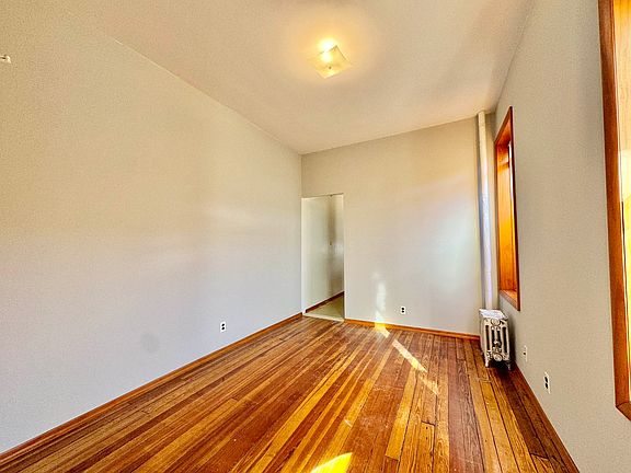 4th image of 32-85 37th St #1