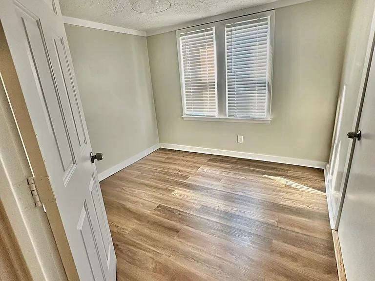 618 E Vine St #B — Photo 17