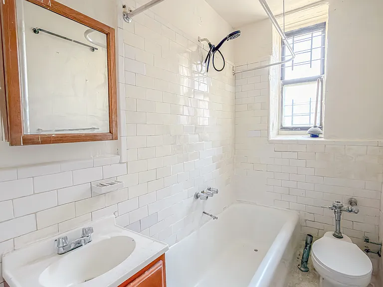 395 Maple St #R1 — Photo 4