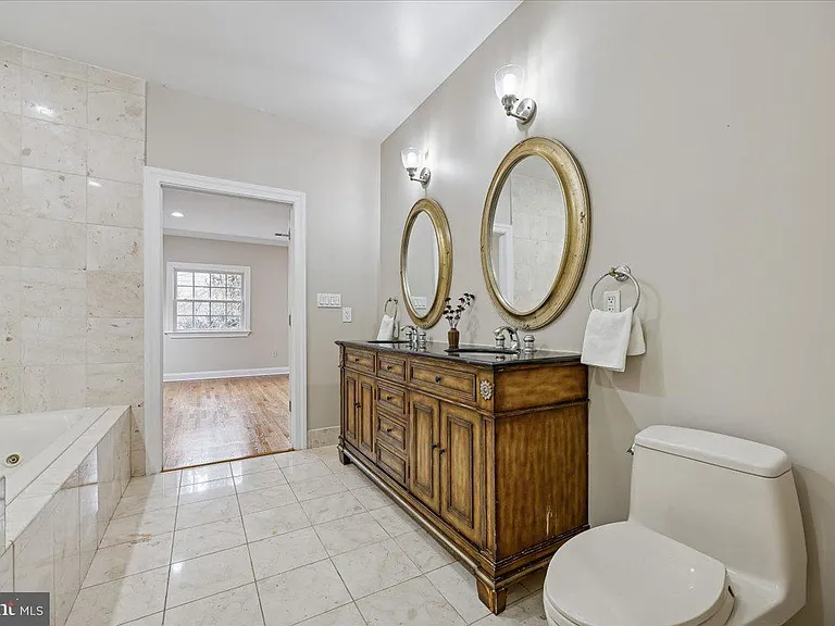 4902 Derussey Pkwy — Photo 79