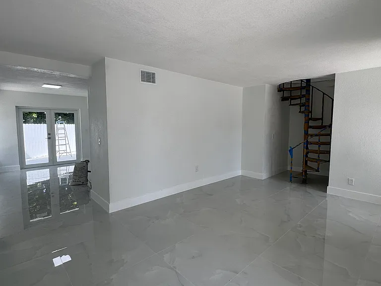 3315 NW 13th Ter — Photo 6