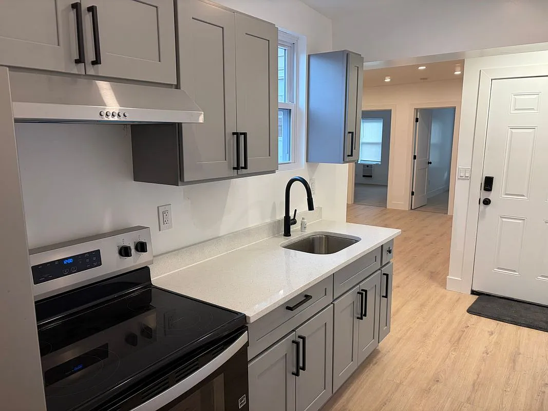 2 bed, 1.0 bath, 800 sqft, $1,600 — Photo 3