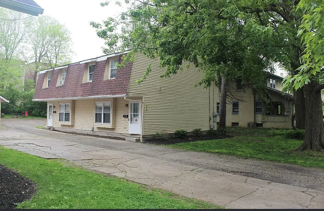 3 bed, 1.5 bath, 1000 sqft, $1,410 — Photo 1