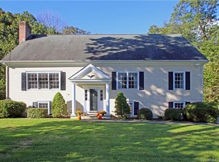 15 Cranbury Woods Rd, Norwalk, CT 06851