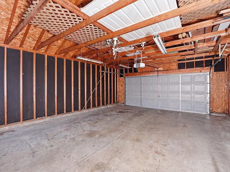 950 Donnelly Pl — Photo 40