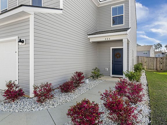 4th image of 224 Parkwood Vista Way