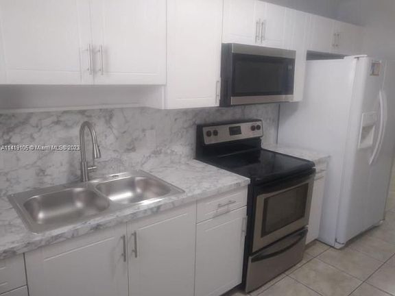 2nd image of 4652 Myla Ln #4656