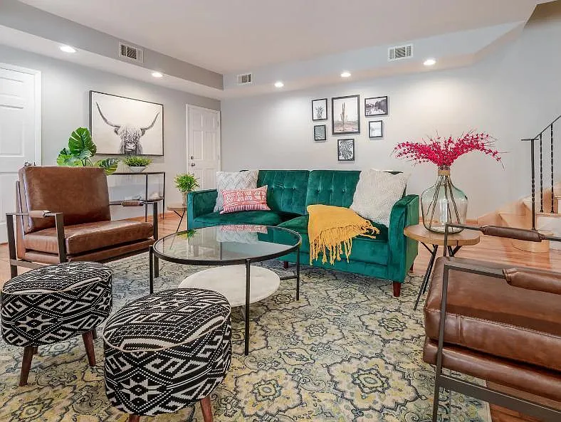 4 bed, 2400 sqft, $6,200 — Photo 4
