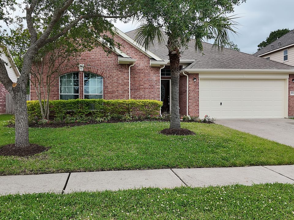 Beautifully landscaped property with lawn care and irrigation system checks included!