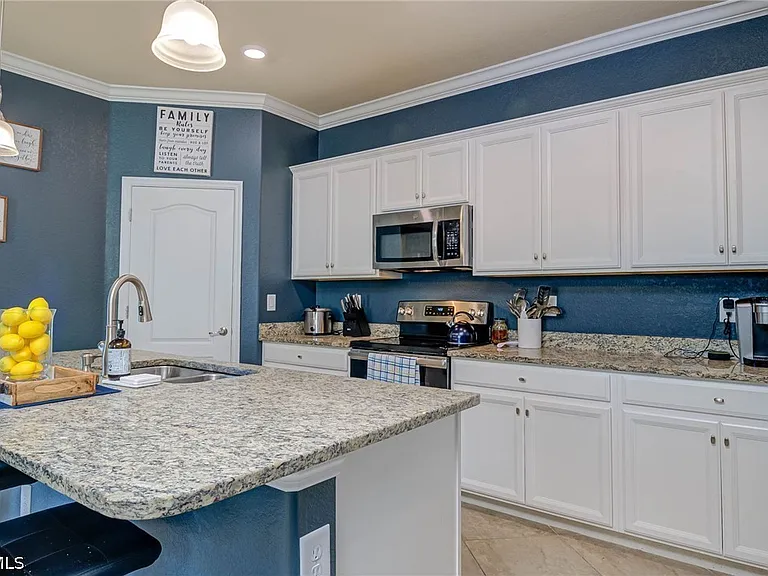 3652 E Hampton Cir — Photo 12